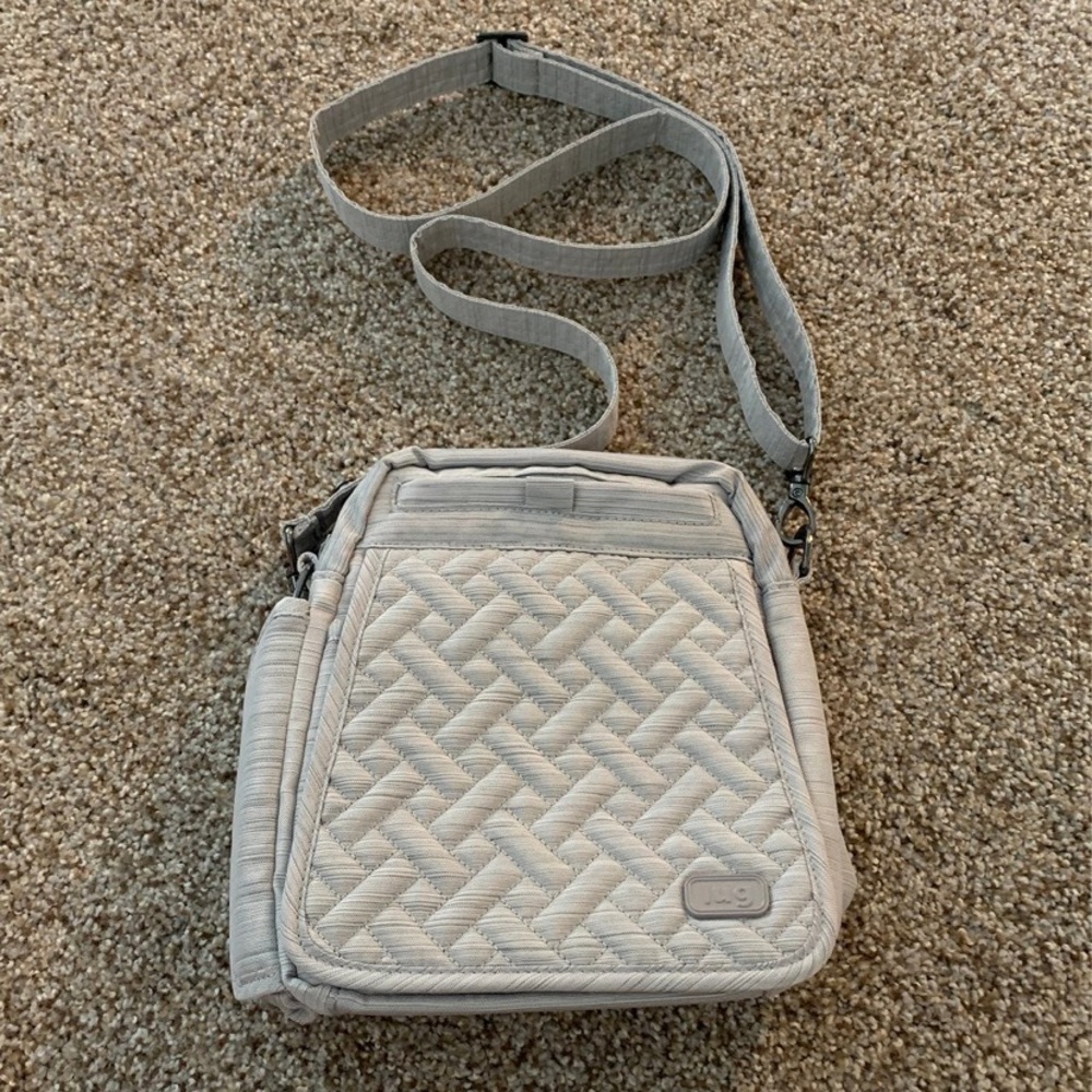 Lug flapper in brushed silver